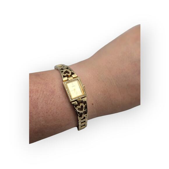 Guess Gold Tone Heart Link Women’s Watch Square Crystal Bezel Bracelet Style - Picture 3 of 8